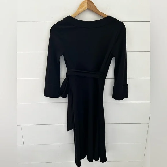 Diane Von Furstenburg 100% Wool Wrap Dress - Picture 2 of 9